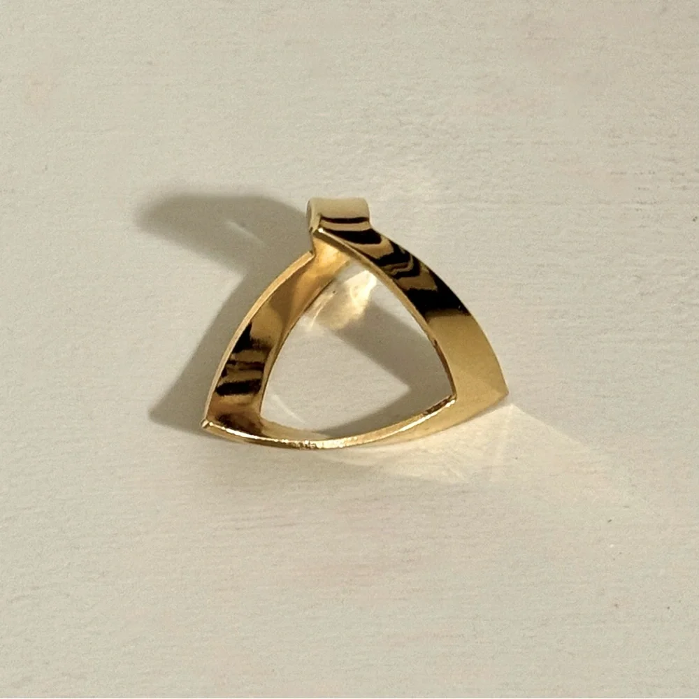 European Wishbone Gold Ring - Picture 6 of 7